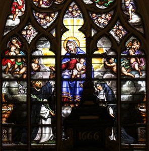 묵주 기도의 성모와 성 도미니코와 시에나의 성녀 가타리나_photo by Lawrence OP_in the Cathedral of St Michael and St Gudula in Brussels_Belgium.jpg